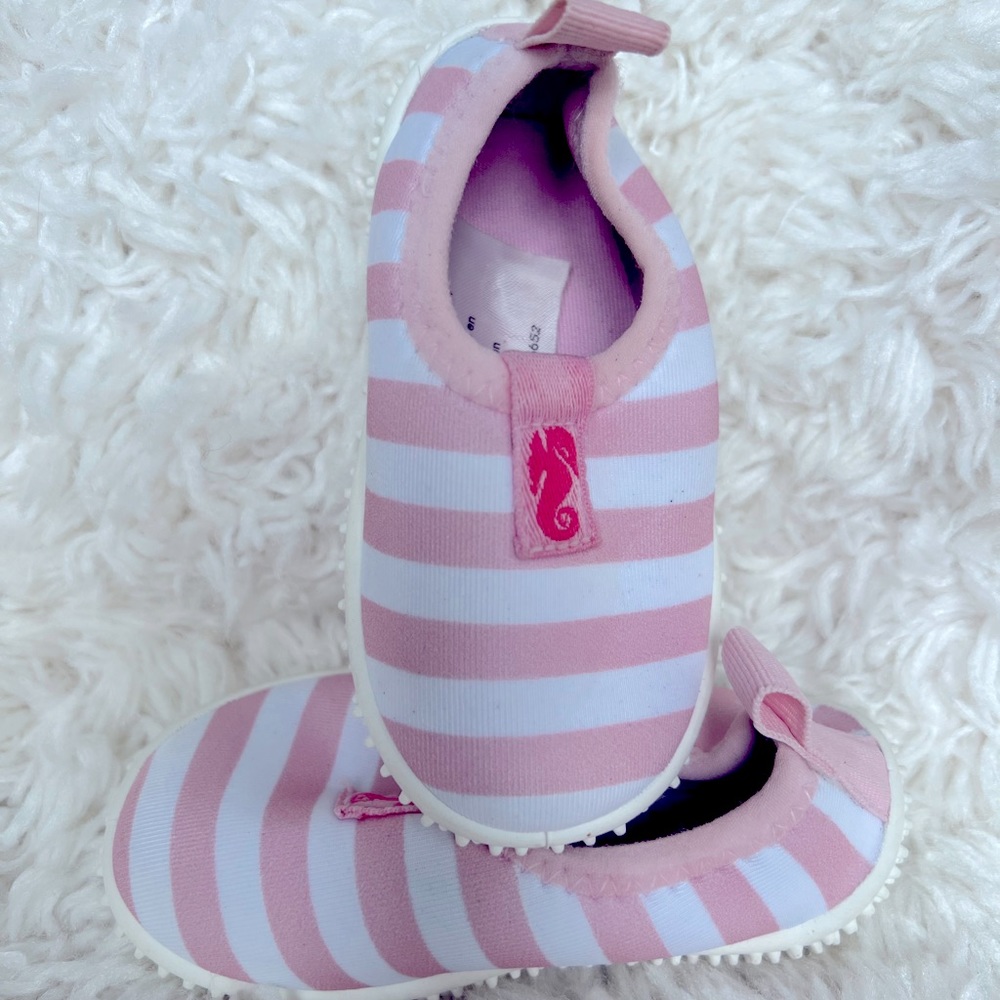 Girls’ size 2.5 - 3.5 seahorse water shoes by H&M